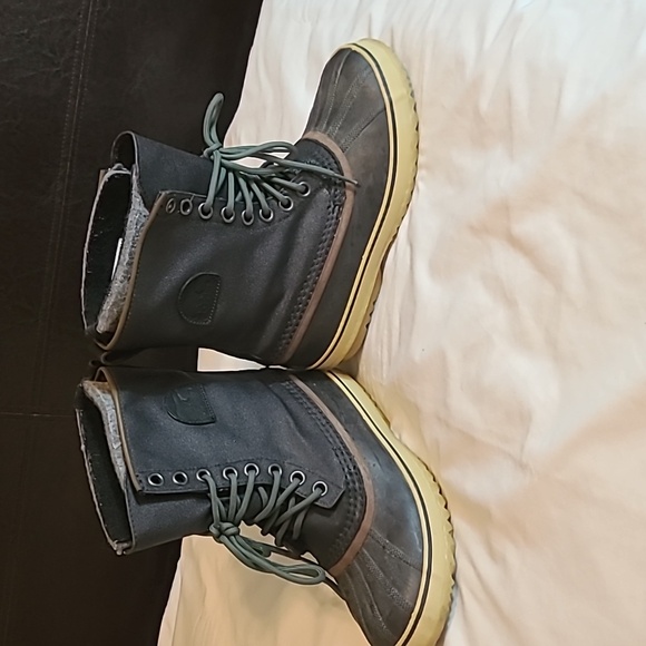Sorel Shoes - Women’s Sorel Size 8 Black & Green Lace Up Waterproof Boots Waxed Canvas